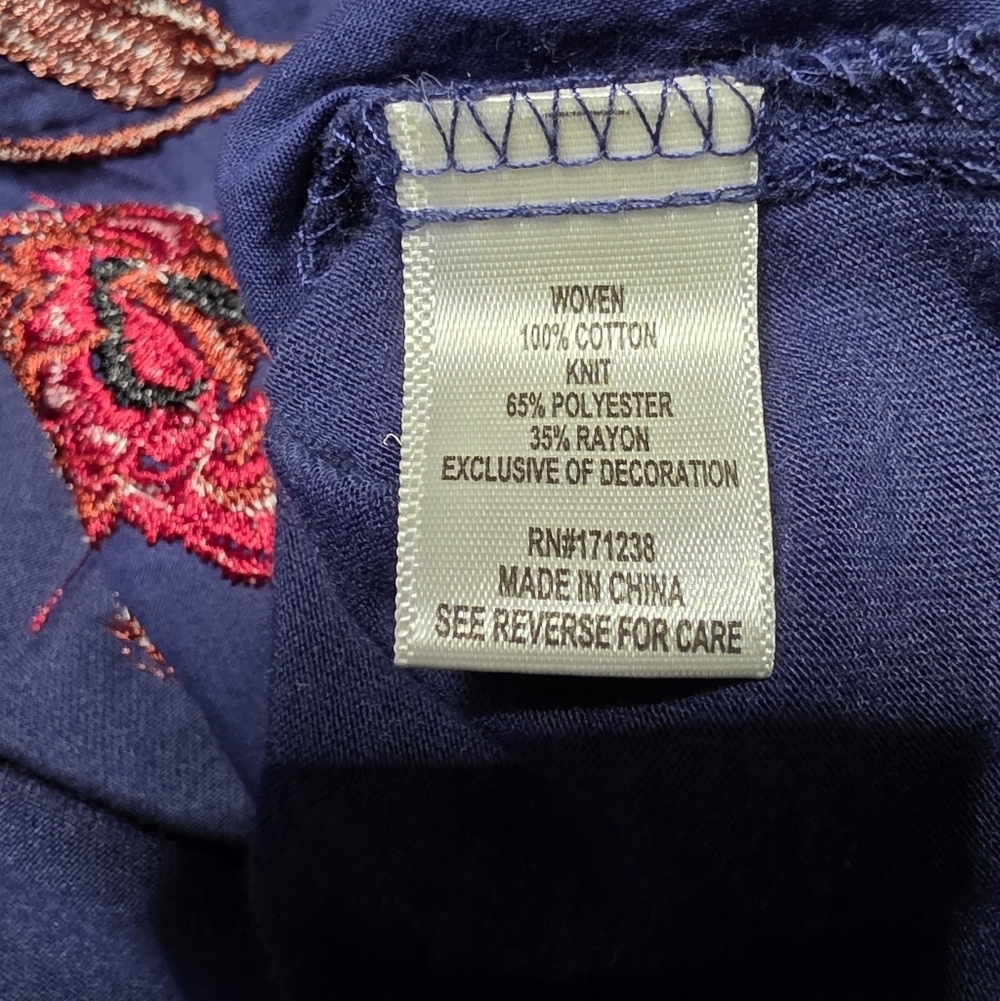 Jessica Simpson Blue Blouse with Red Floral Embroidery Size Medium - Picture 4 of 6